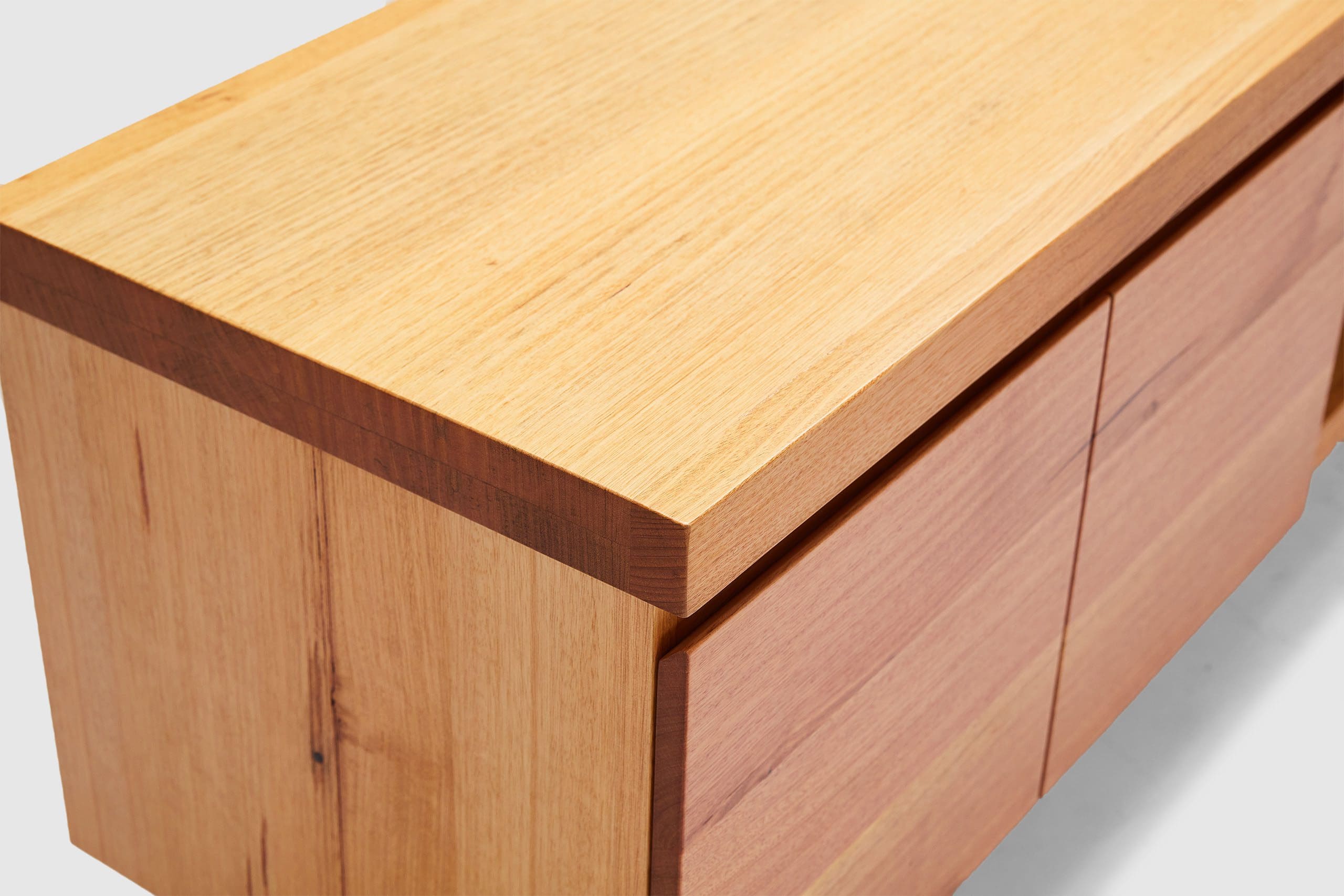 entertainment unit 240cm montana messmate natural